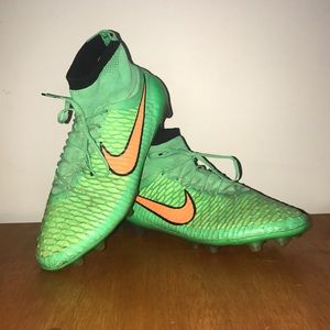 Nike magista